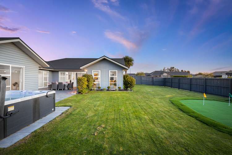 7 Barnsley Crescent West Melton_21