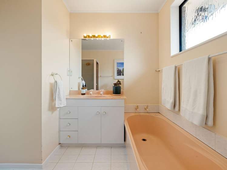 21 Bains Avenue Hamilton East_10