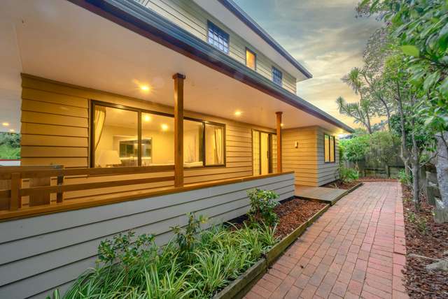 2/13 Beach Road Mellons Bay_1