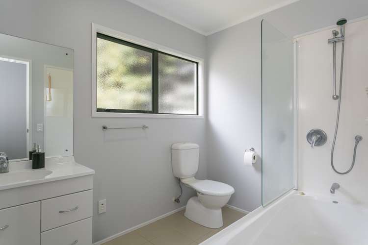 7 Abbey Way Rangatira Park_10