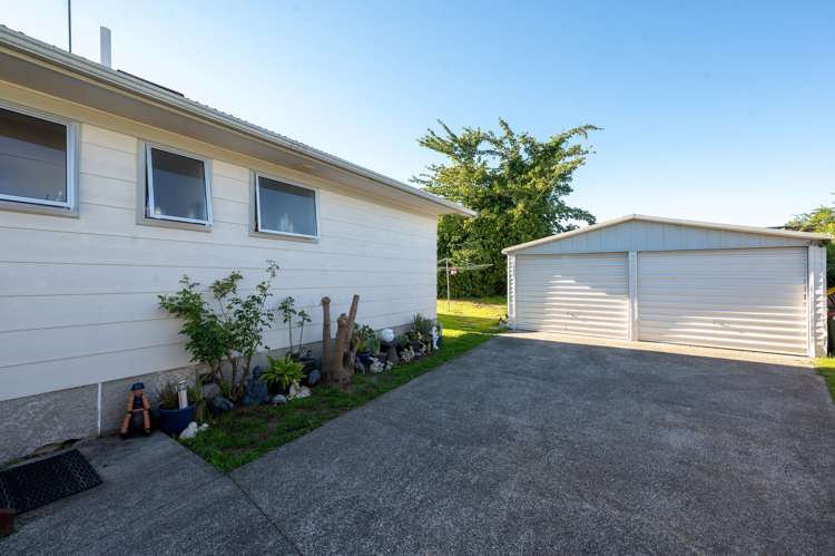 18 Sequoia Crescent Owhata_10