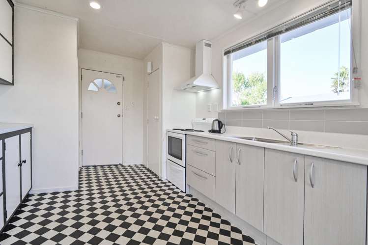 215 Sunnybank Crescent Camberley_8