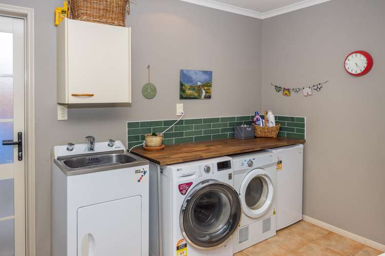 60 Cowley Drive Leamington_34