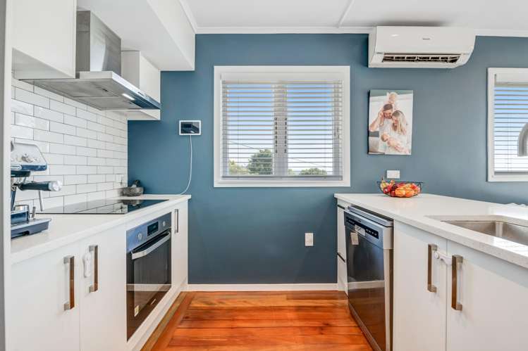 6 Kauri Road Stanmore Bay_3