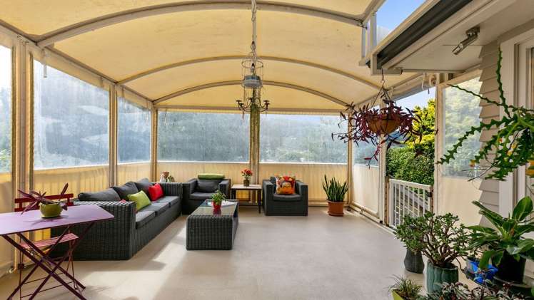 327 Main Road Tawa_14