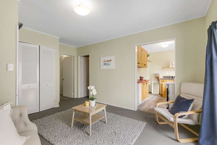 1 Crown Hill Titahi Bay_16