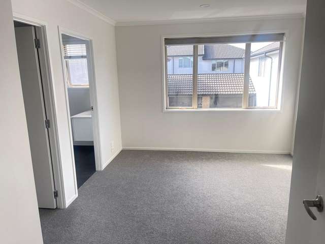 32 Akeake Lane Manurewa_4