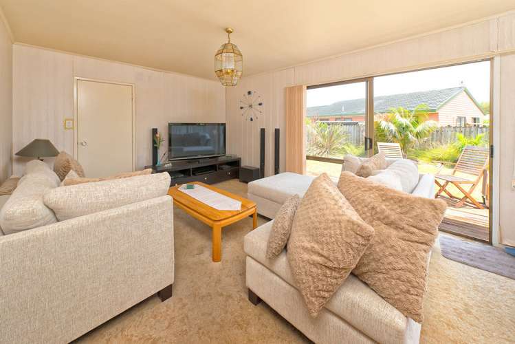 2/147 Carnoustie Drive Wattle Downs_7