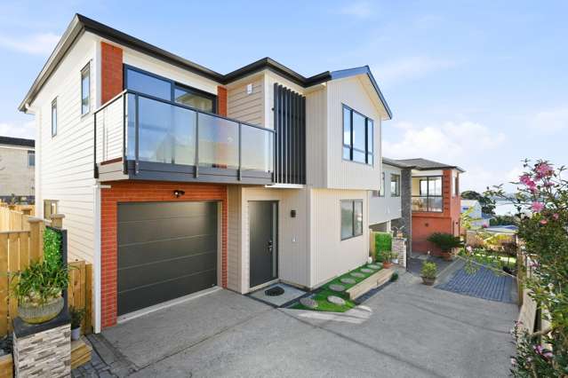 Brand New,Dual Master and Sky Tower Views