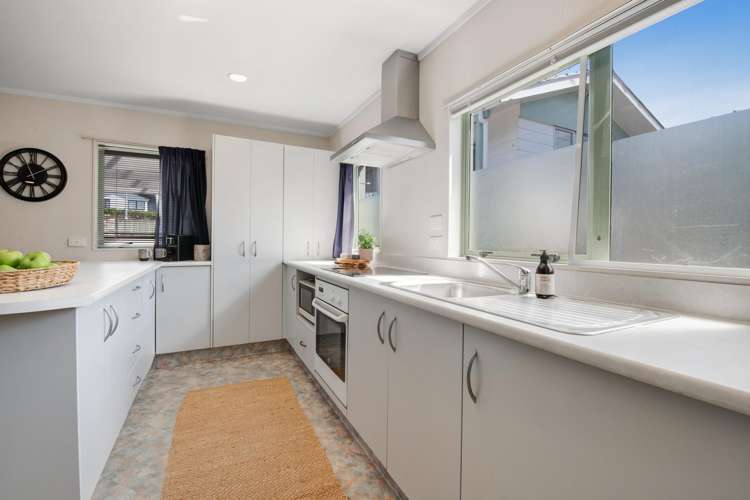 18 &18A Red Beach Road Red Beach_16