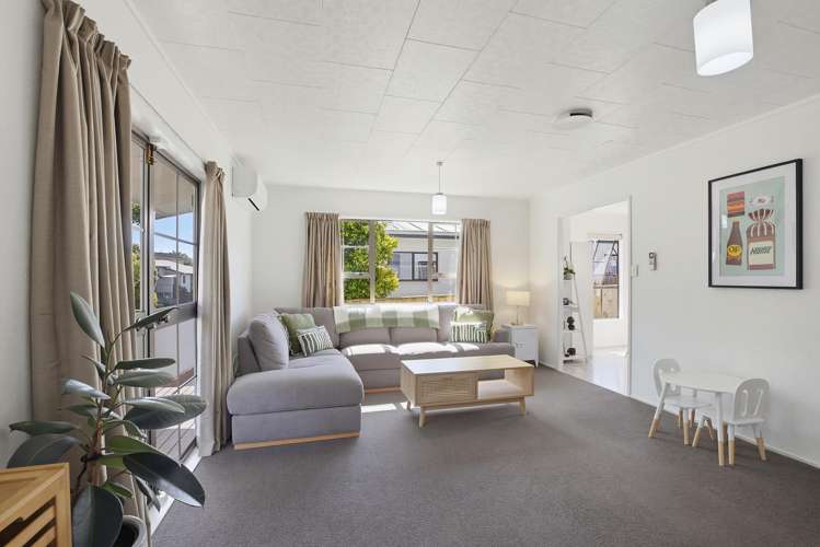 94 Omapere Street Whitby_4