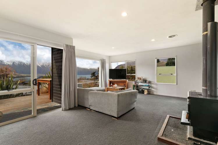 18 Greenstone Place Fernhill/Sunshine Bay_8