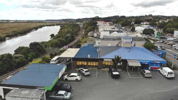 30 Commercial Road Helensville_2