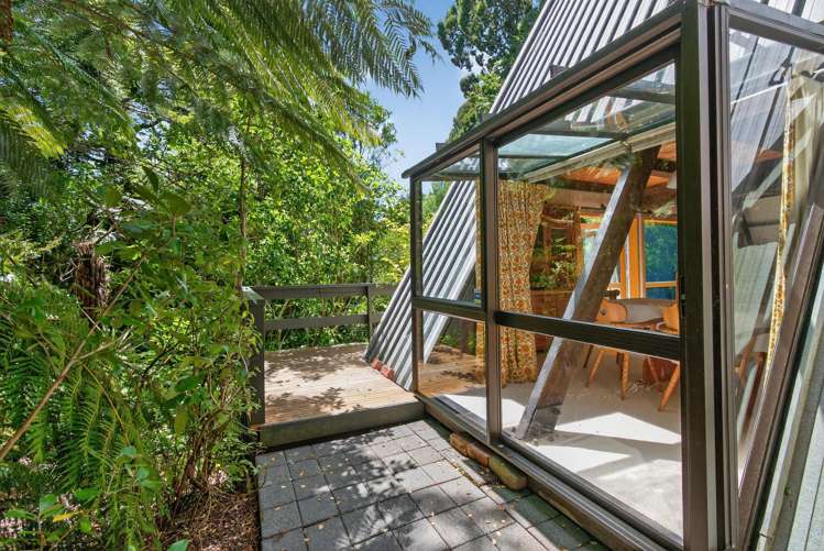 8 Tiniroa Grove Silverstream_21