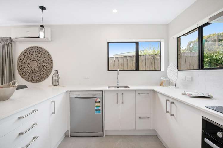 2/4 Eagle Place Red Beach_10