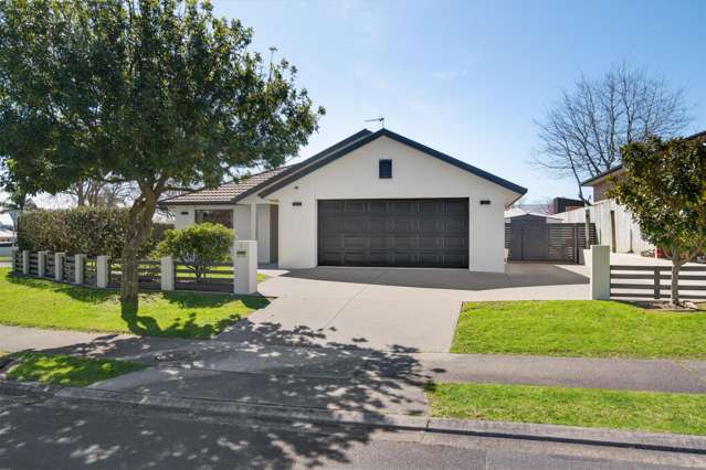 Sun, Space and Entertaining Made Easy