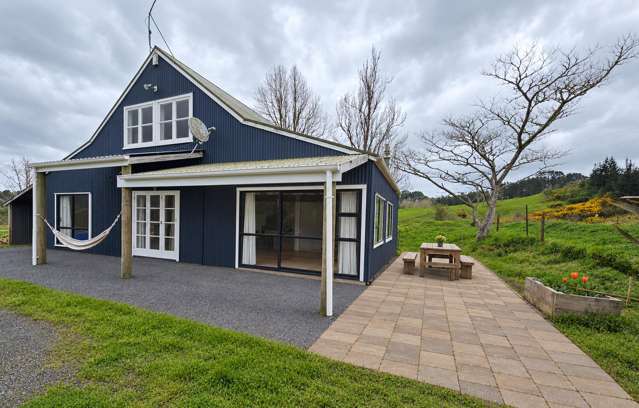 Large Lifestyle Near The Village!