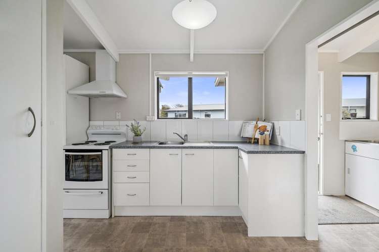 20 Milton Grove Owhata_6