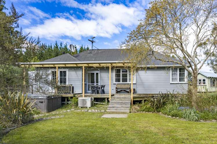2096 Masterton Stronvar Road_0