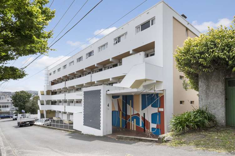 17/4 Claremont Grove Mount Victoria_2