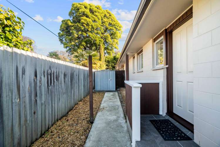 1/8 Hythe Lane Saint Martins_18