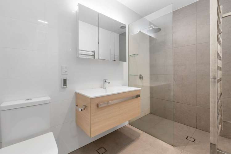 9 Bickerton Way Flat Bush_10