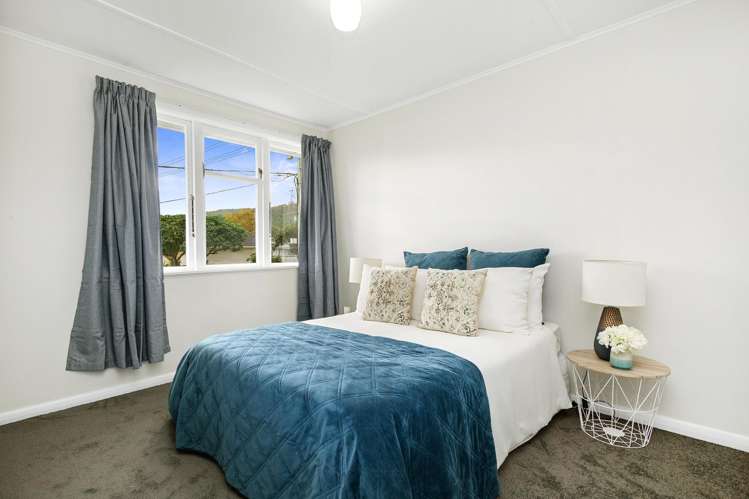 76 Strand Crescent Naenae_6