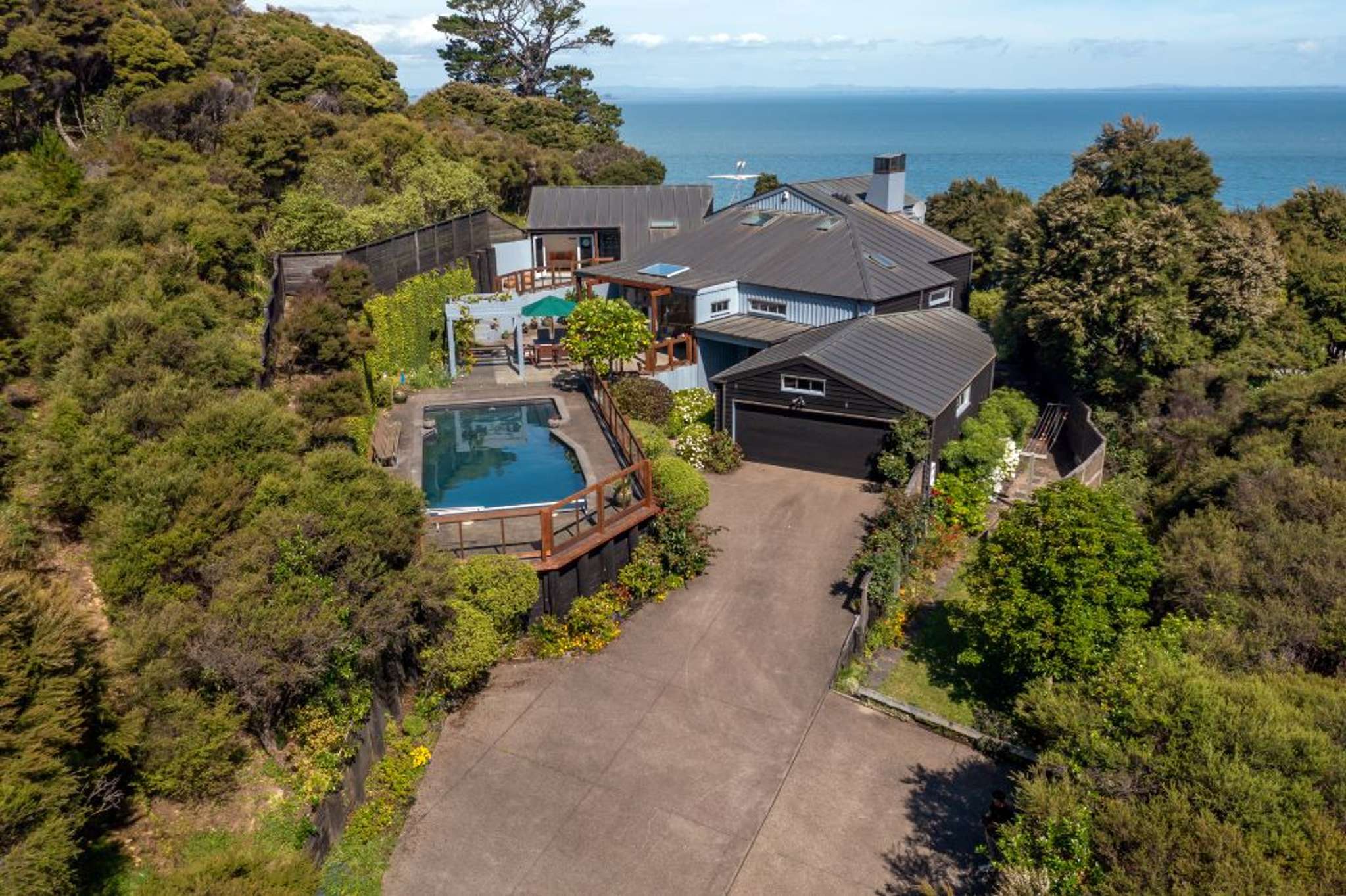 Titirangi home shows off Terry Hitchcock design in best light