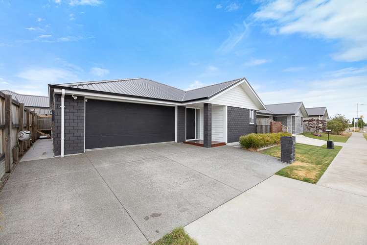 6 Catalina Crescent Burleigh_18