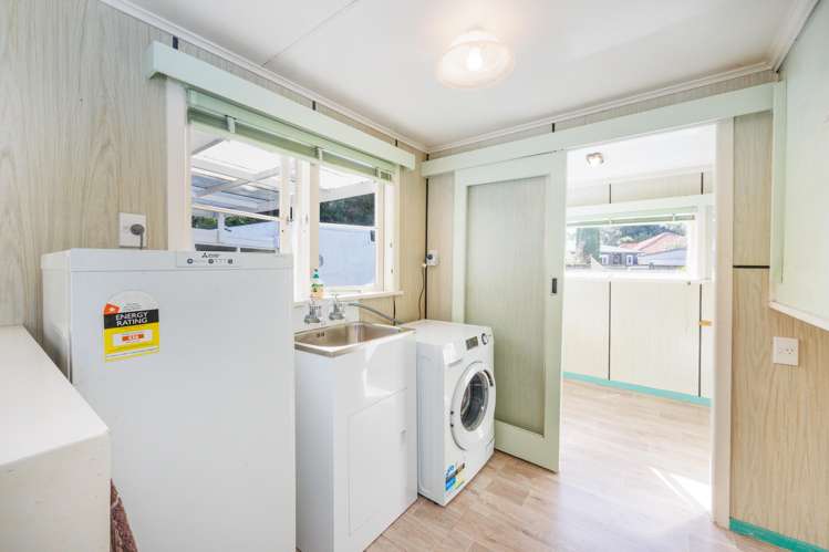 6 Freyberg Street Roslyn_17