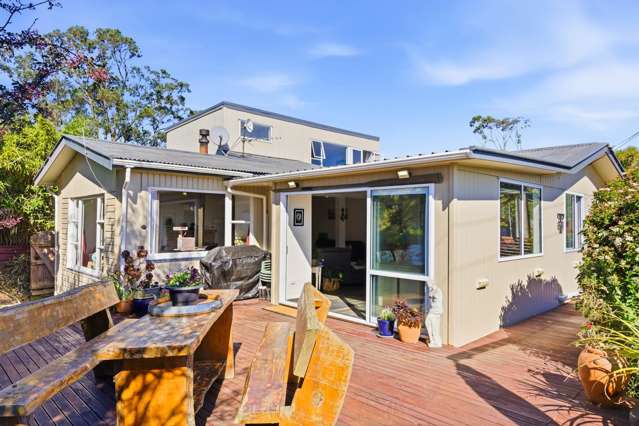 Coastal lifestyle living on freehold land