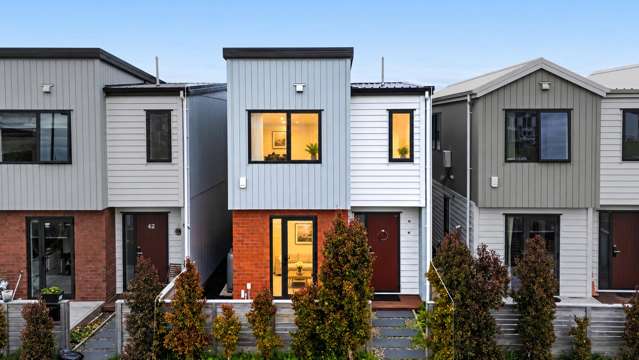 Freehold, Standalone and MUST be SOLD!