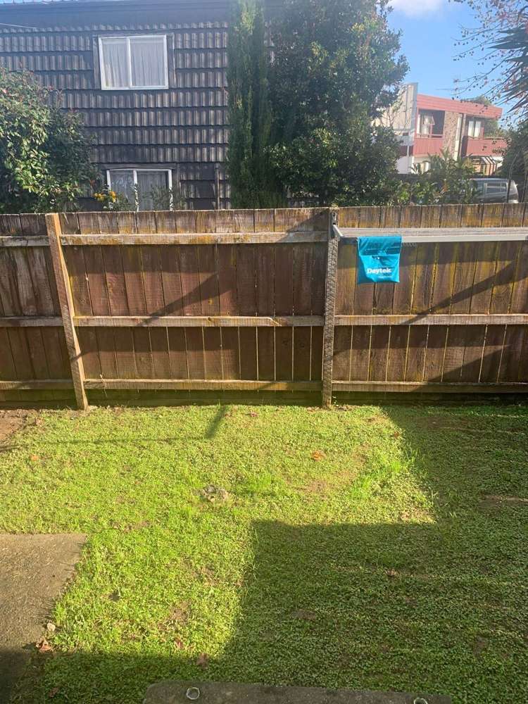 1/17 Hedge Row Sunnyhills_10