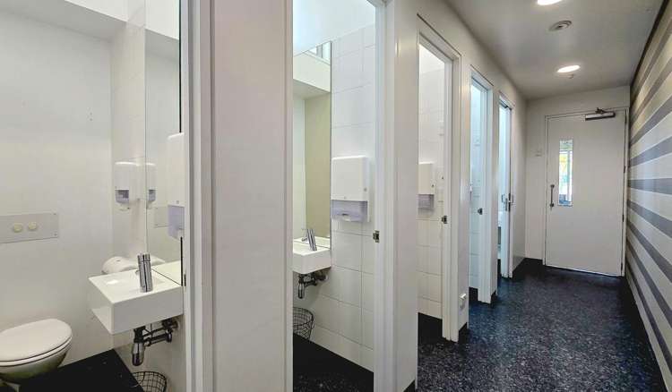 14 Show Place Addington_19