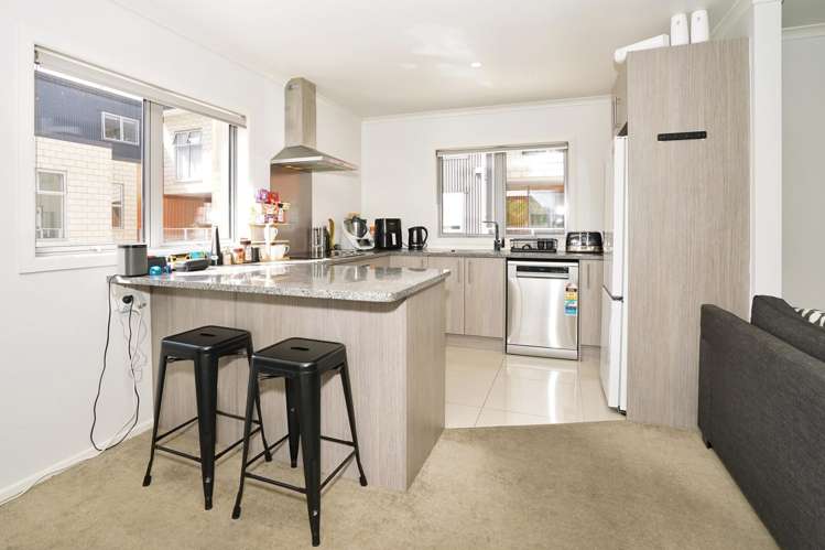 2/9 Vialou Street Hamilton Central_5