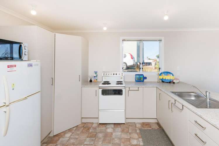 13 Nelson Street Foxton Beach_9