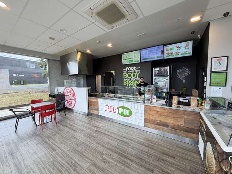 Unit 1/119 Onewa Road Northcote_1