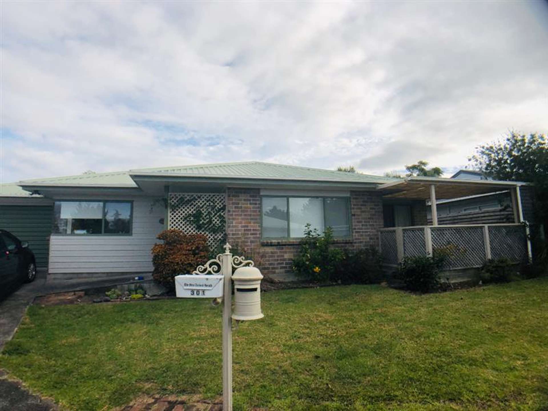 301 Glengarry Road Glen Eden_0