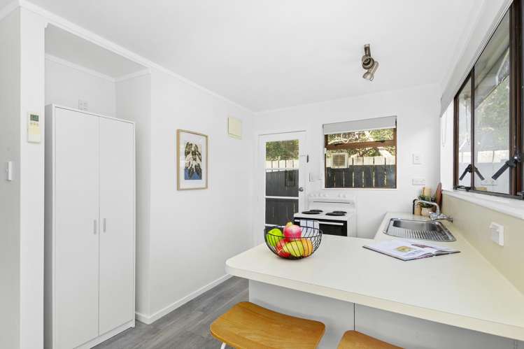 55A Collins Avenue Tawa_9