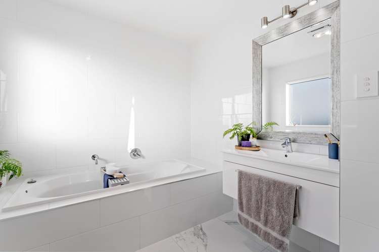 24 Woodridge Drive Stanmore Bay_17