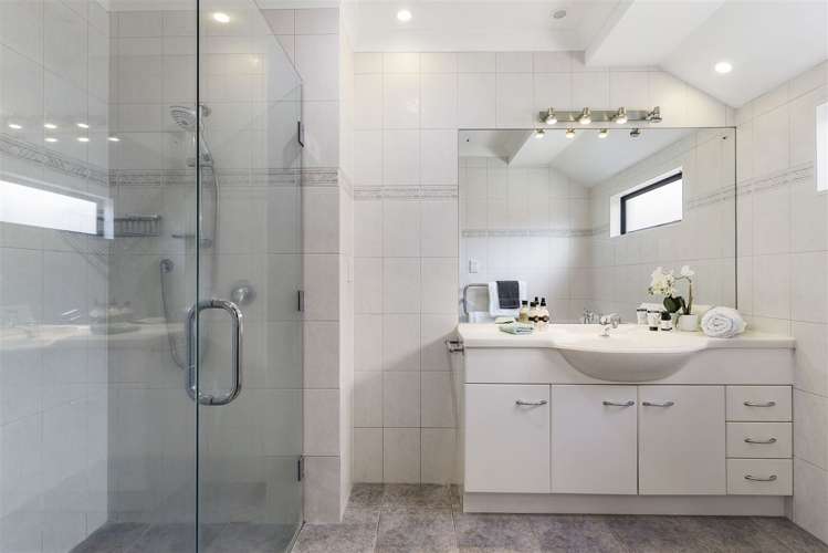 22 The Esplanade Eastern Beach_21