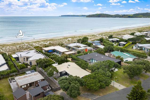 RARE CALM & PRIVATE - SECONDS TO THE SURF