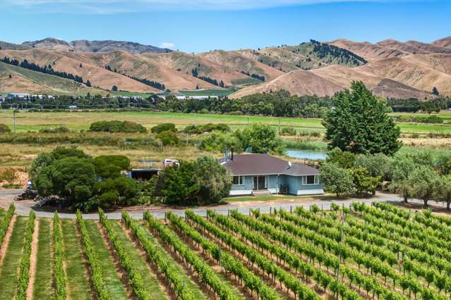 River front lifestyle bock - 10 mins to town