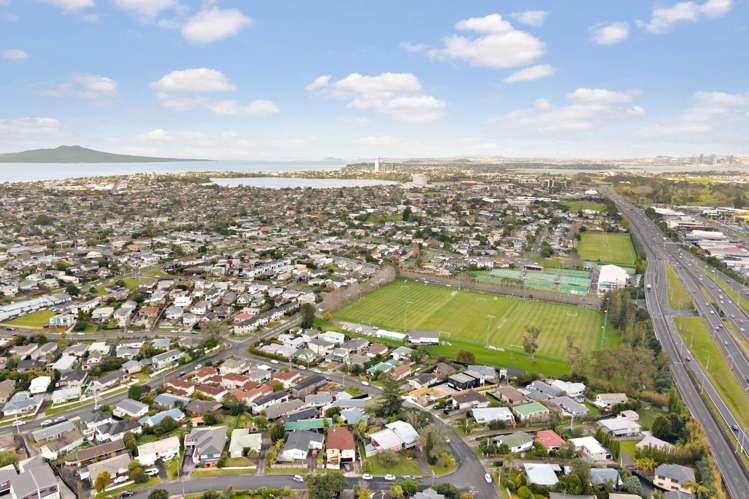 1 Kennedy Avenue Forrest Hill_15