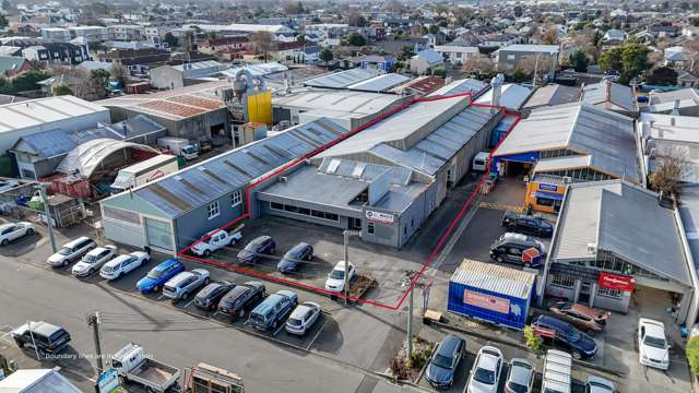 Versatile industrial facility with 200 amps power