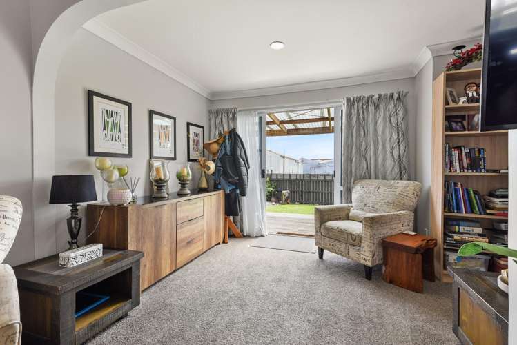 11 Russell Road Fairy Springs_3