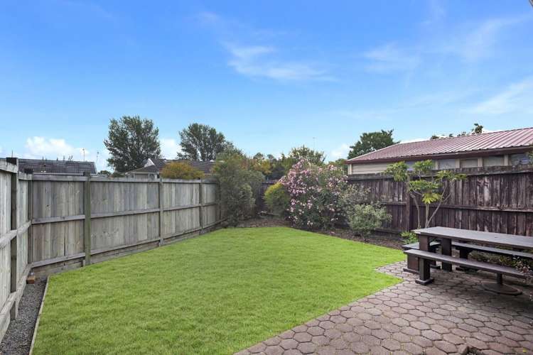 2/72 Lakewood Drive Burwood_10