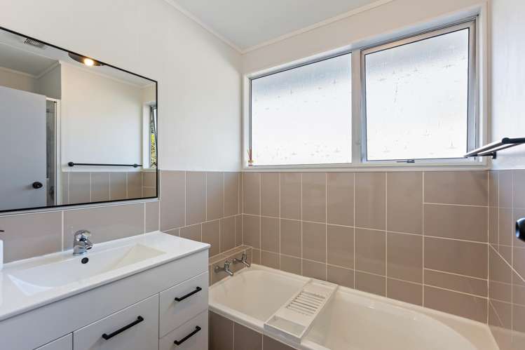 103 Main Highway Otaki_14
