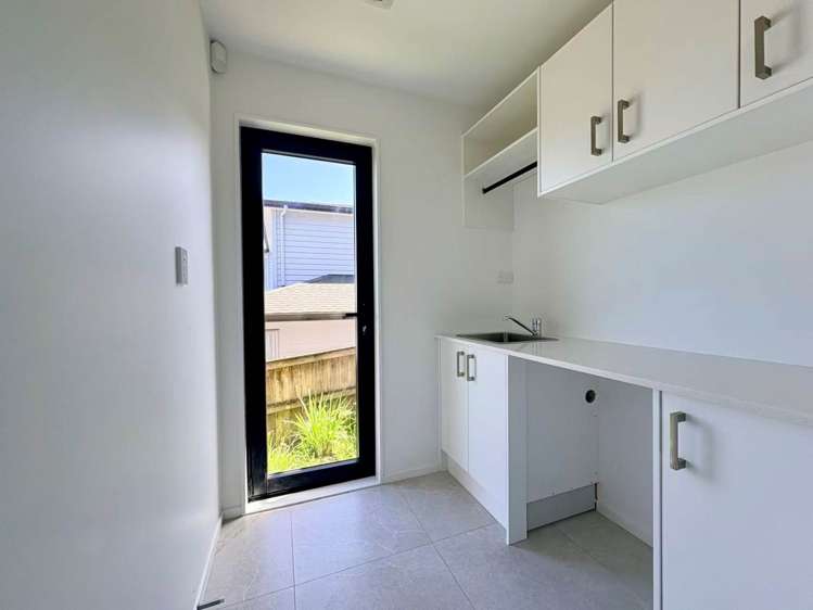 8/233 Great North Road Henderson_1