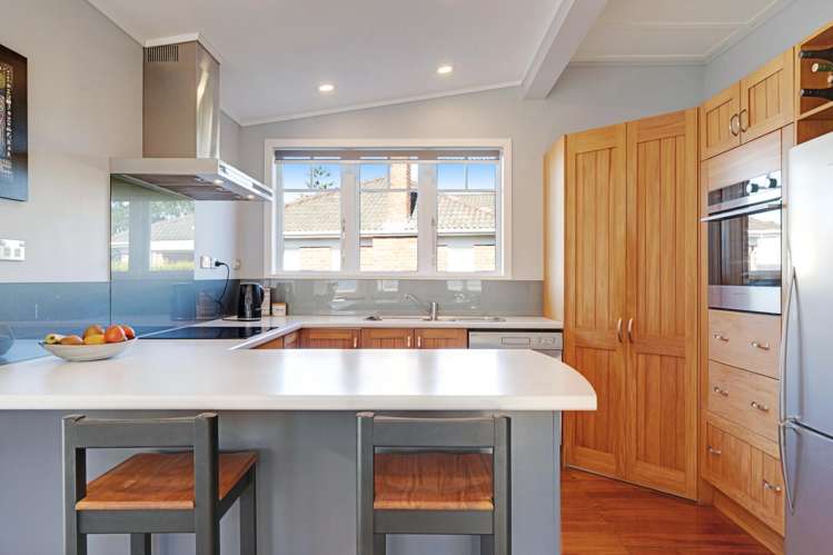 62 Beach Road Mellons Bay_12